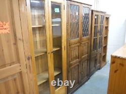 Armoire à deux portes miroir et deux tiroirs en bois massif large et robuste à queues d'aronde W148.