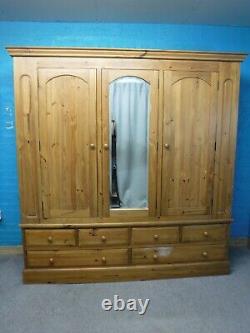 Bois Solide À Large Dovetailed Wide Chunky Wood Triple 3door 6drawer Wardrobe Voir Magasin