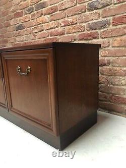 Buffet vintage en teck massif G-Plan de grande taille avec 2 portes et 2 tiroirs