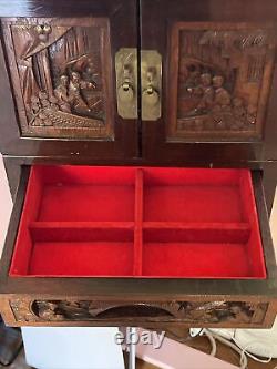 Coffret à bijoux chinois sculpté ancien avec 2 portes et 5 tiroirs, serrure en laiton et clé
