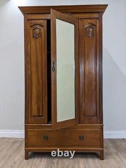 GARDE-ROBE à porte miroir en acajou, grande taille, avec tringle de suspension et crochets, grand tiroir inférieur.