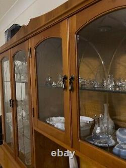 Grand Meuble D'exposition De Yew Veneer D'ornate Vintage, Boissons / Cabinet En Queue De Pont