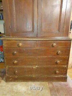 Grand Victorien Antique Pine Scumbled Housekeepers Cupboars