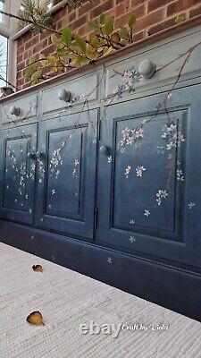 Grand buffet en pin avec portes, tiroirs, style vintage bohémien, peint à la main
