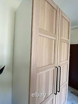 Grande armoire à deux portes avec deux tiroirs