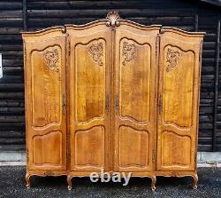 Grande armoire en chêne sculpté à quatre portes de style Louis XV français W1 0020