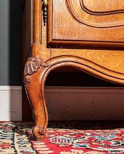 Grande commode à portes/tiroirs en chêne français Louis XV CONSB78