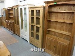 Large Chunky Wide Gothic Style Solide Wood 2door 2drawer Wardrobe Voir Magasin