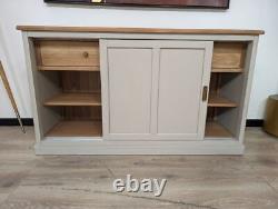 Meuble en chêne Oak Furnitureland Henley naturel et grande enfilade en pierre, prix de vente recommandé £549.99